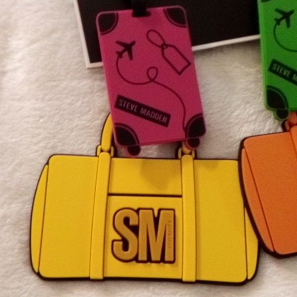 STEVE MADDEN TRAVEL 4 PIECE LUGGAGE TAG SET - Picture 2 of 7